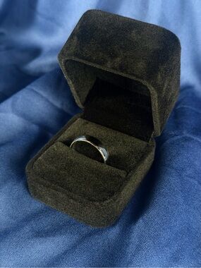 Sleek Silver Wedding Band 5mm Face